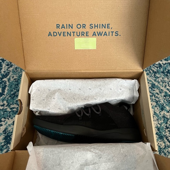 BRAND NEW Women’s Size 7 Cityscape Classic BLACK ON BLACK Waterproof shoes VESSI - Picture 5 of 7